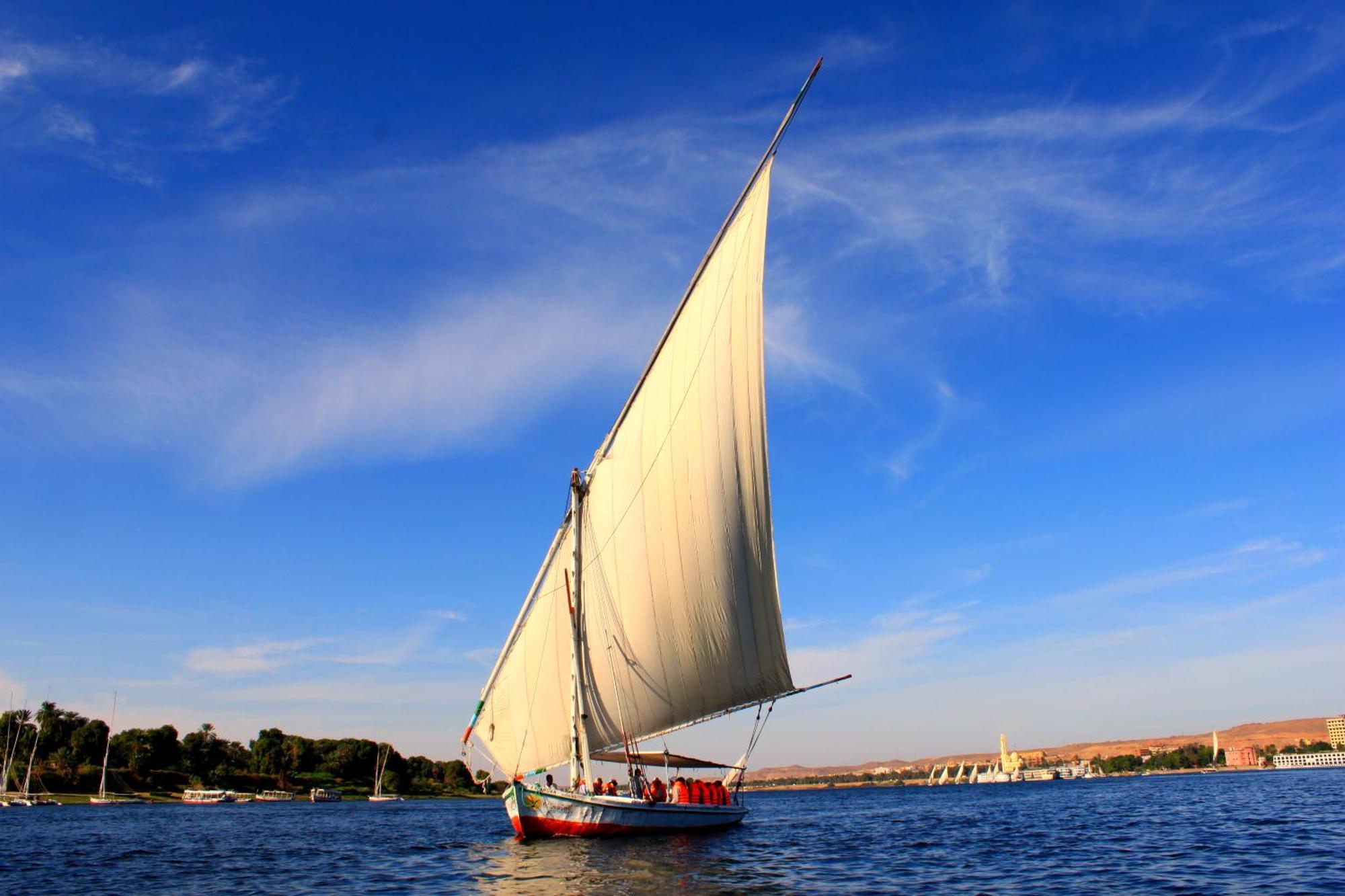 Moevenpick Royal Lily Nile Cruise, Every Monday Four Nights From Luxor, Every Friday Three Nights From Aswan - Including Excursions & Sightseeing Екстериор снимка